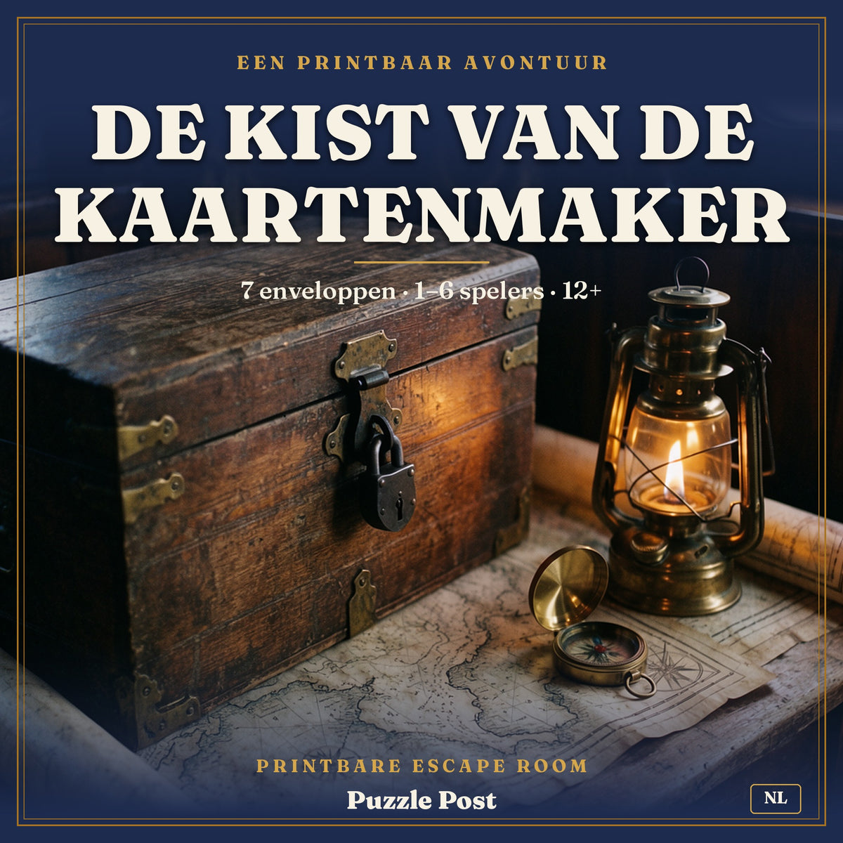 Voorkant van De Kist van de Kaartenmaker: oude kist met hangslot, brandende lantaarn en kompas op een zeekaart, printbare escape room voor 1 tot 6 spelers, 12+